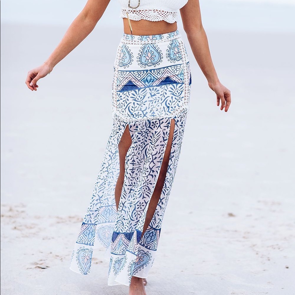 BRAND NEW Sabo Skirt -size small